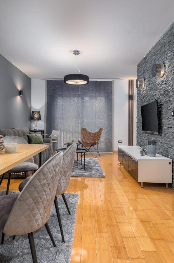 Lux Apartment Teo - New พูลา ภายนอก รูปภาพ